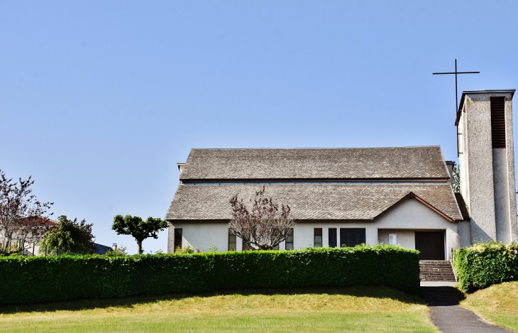 Photo à LafeuilladeenVézie (15130) *églisze saintFrançois