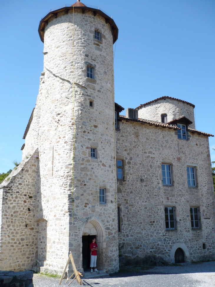 Château médiéval de Laroque dit aussi de Montal.(XIIIe - XVIe siècles). c'est un Château fort. - Laroquebrou