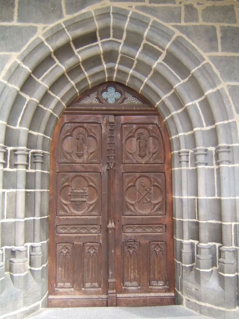 La porte de l'église - Lavastrie