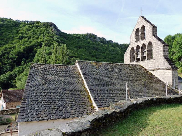 Le clocher et le toit de l'église - Leyvaux