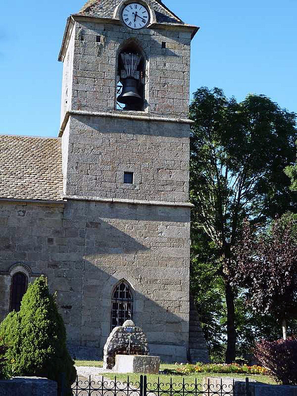 Le clocher et la fontaine - Maurines