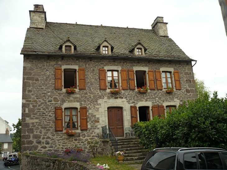 Maison du village. - Riom-ès-Montagnes