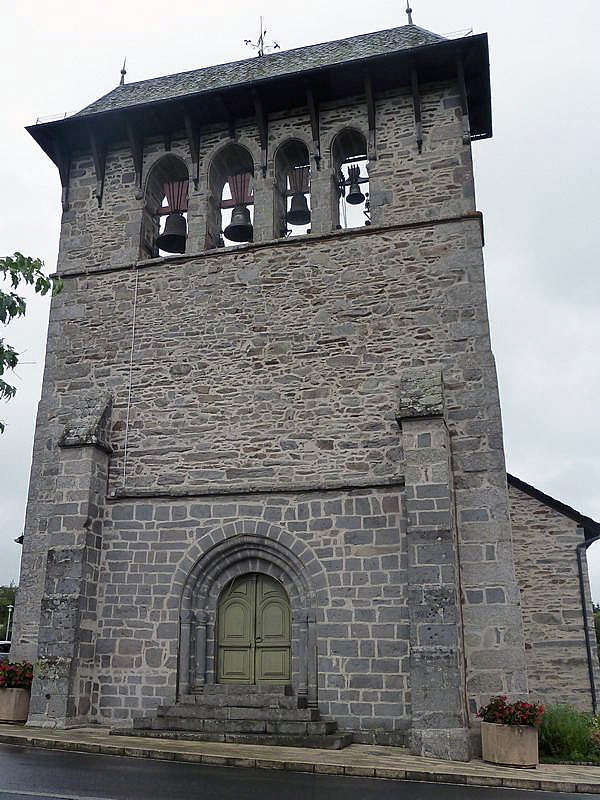 L'église - Roannes-Saint-Mary
