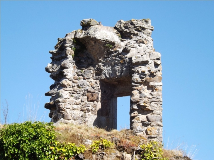 Ruines de la tour - Saignes