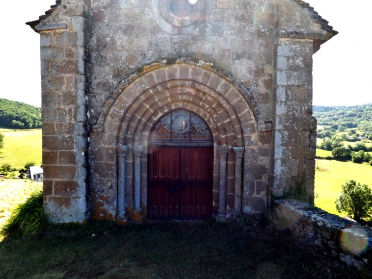 Portail de la chapelle - Saignes