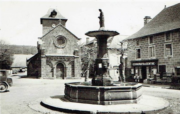 La fontaine et l'Eglise vers 1930-1940 ? - Saignes