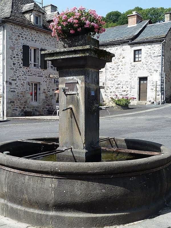La fontaine - Saint-Étienne-de-Chomeil