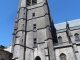 une tour de la cathédrale
