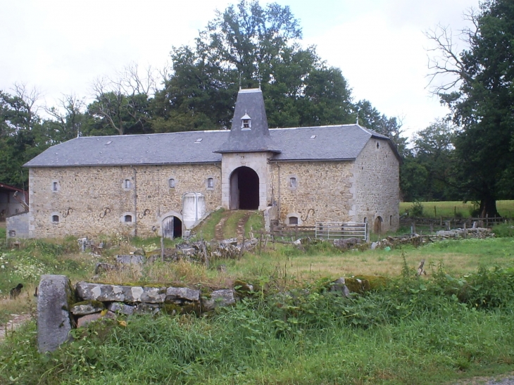 Entrée de grange à Espinet - Saint-Gérons
