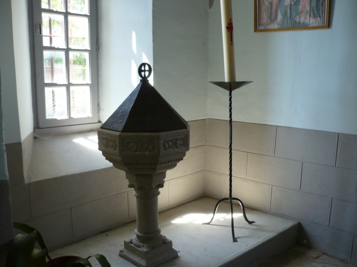 Fonts baptismaux de l'église du bourg - Saint-Illide