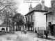 Photo suivante de Saint-Illide La place, vers 1910 (carte postale ancienne).