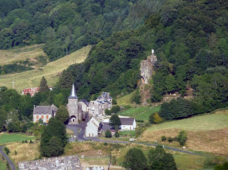 Le village vu de Salers - Saint-Paul-de-Salers