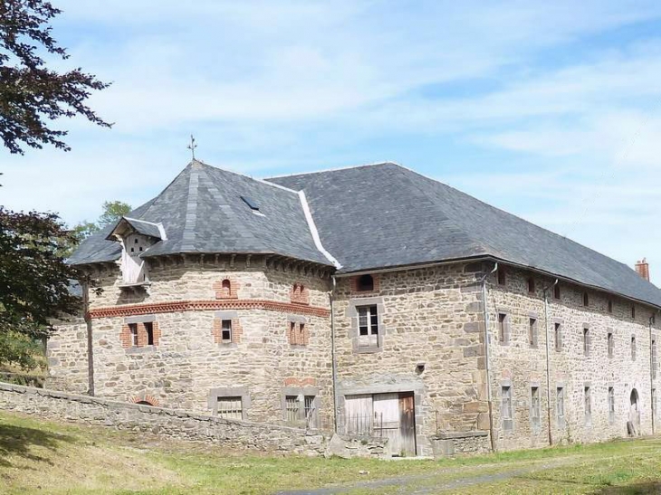 Ferme fortifiée - Saint-Poncy