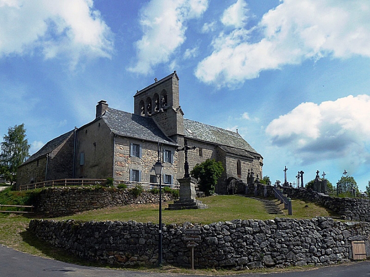 L'église - Saint-Rémy-de-Chaudes-Aigues
