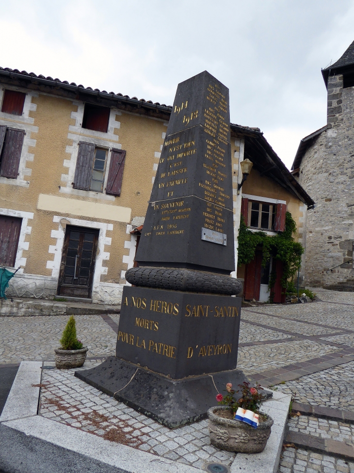 Le monument aux morts face cantalou - Saint-Santin-de-Maurs