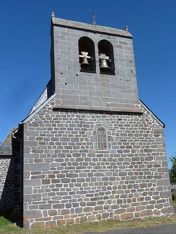 L'église. Le 1er Janvier 2017, les communes Lavastrie, Neuvéglise,  Oradour et  Sériers  ont fusionné pour former la nouvelle commune Neuvéglise-sur-Truyère