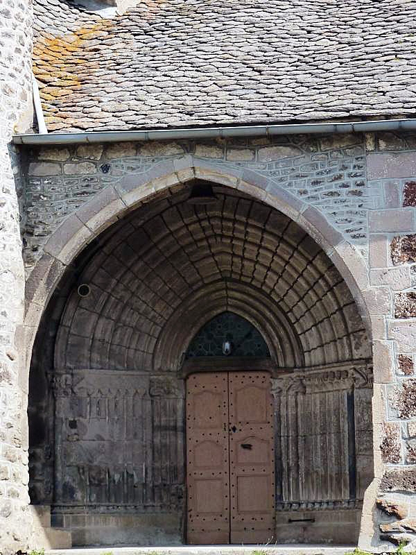 L'entrée de l'église - Ussel