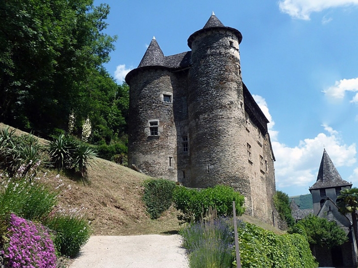 L'église et le château - Vieillevie
