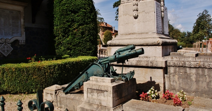 Monument aux Morts - Bains