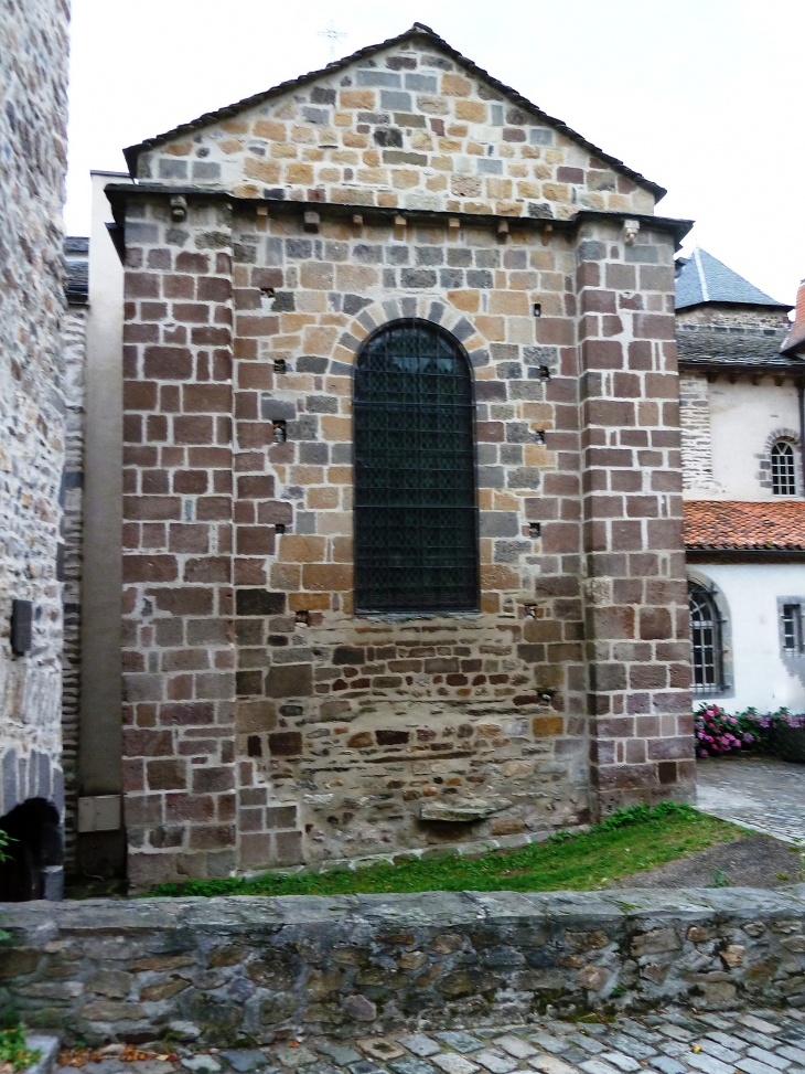 L'église romane saint Pierre - Blesle