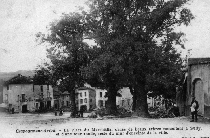 Place du Maréchal, vers 1907 (carte postale ancienne). - Craponne-sur-Arzon