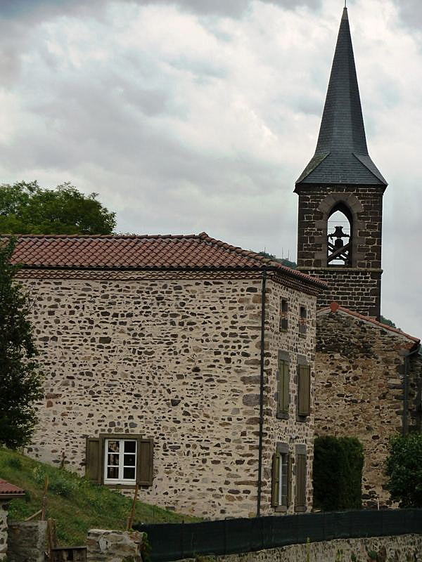 Vers l'église - Grenier-Montgon