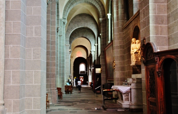 +Cathédrale Notre-Dame  - Le Puy-en-Velay
