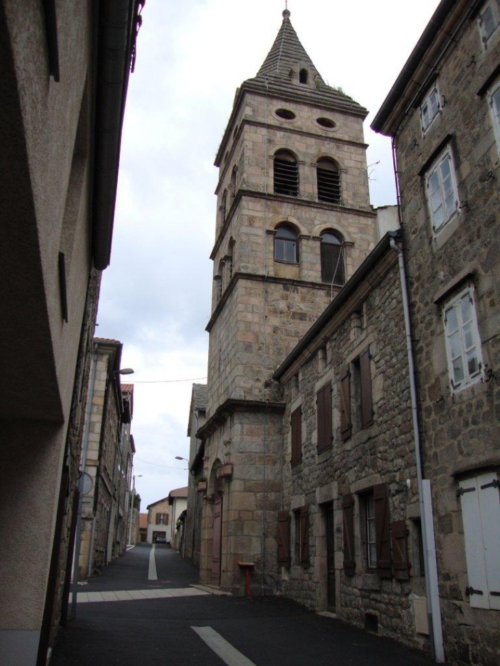 Montfaucon-en-Velay (43290) Église Saint-Pierre