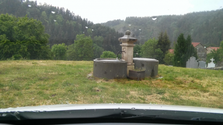 Nouvelle fontaine de St Arcons - Saint-Arcons-de-Barges