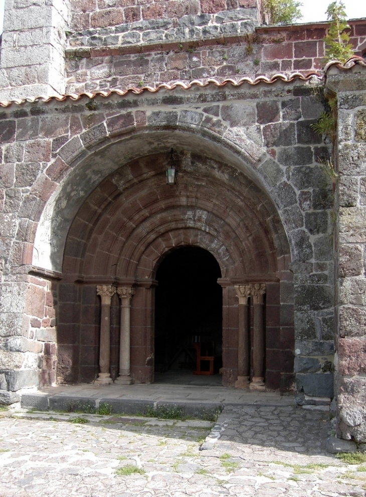 Saint Jean Lachalm - Eglise du XIIème - portail - Saint-Jean-Lachalm