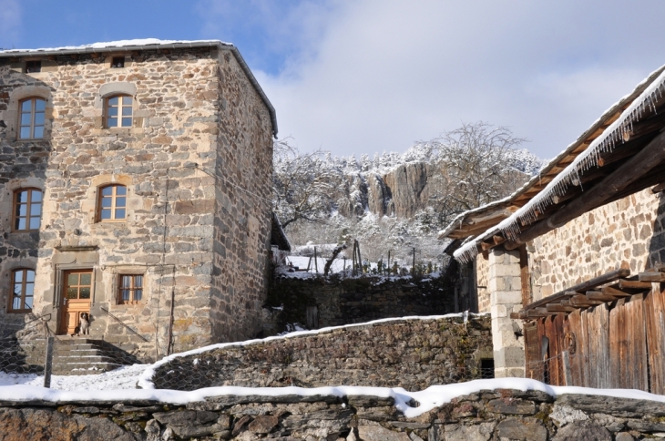 Saint Pierre Eynac - maison ancienne avec neige - Saint-Pierre-Eynac