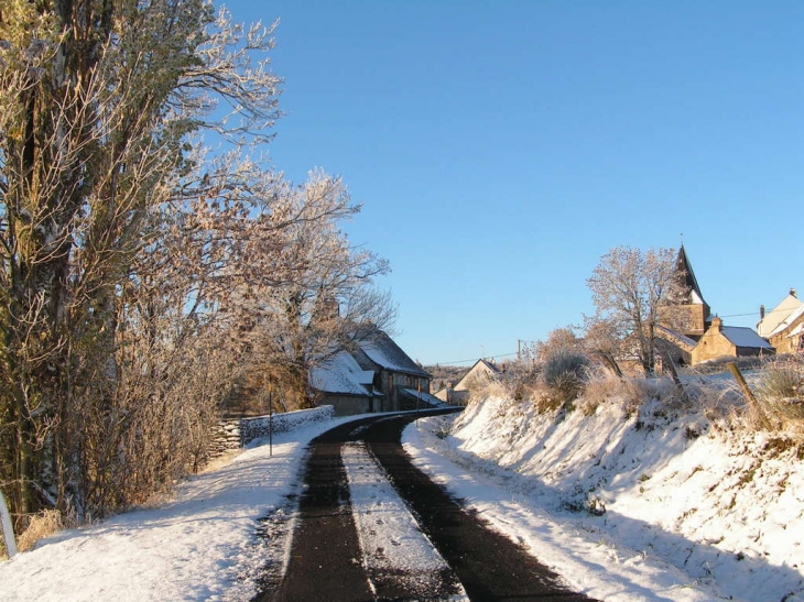 Route du cimetiere sous la neige - Anzat-le-Luguet