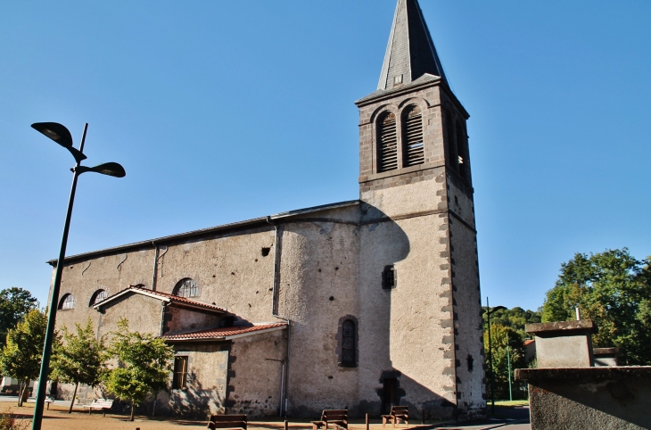 Rouillas-Bas ( Commune d'Aydat )( L'église )
