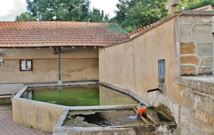 La Fontaine et Le Lavoir - Busséol