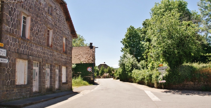 Le Village - Cisternes-la-Forêt