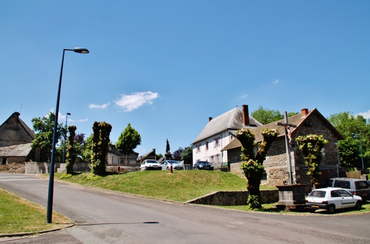 Le Village - Cisternes-la-Forêt