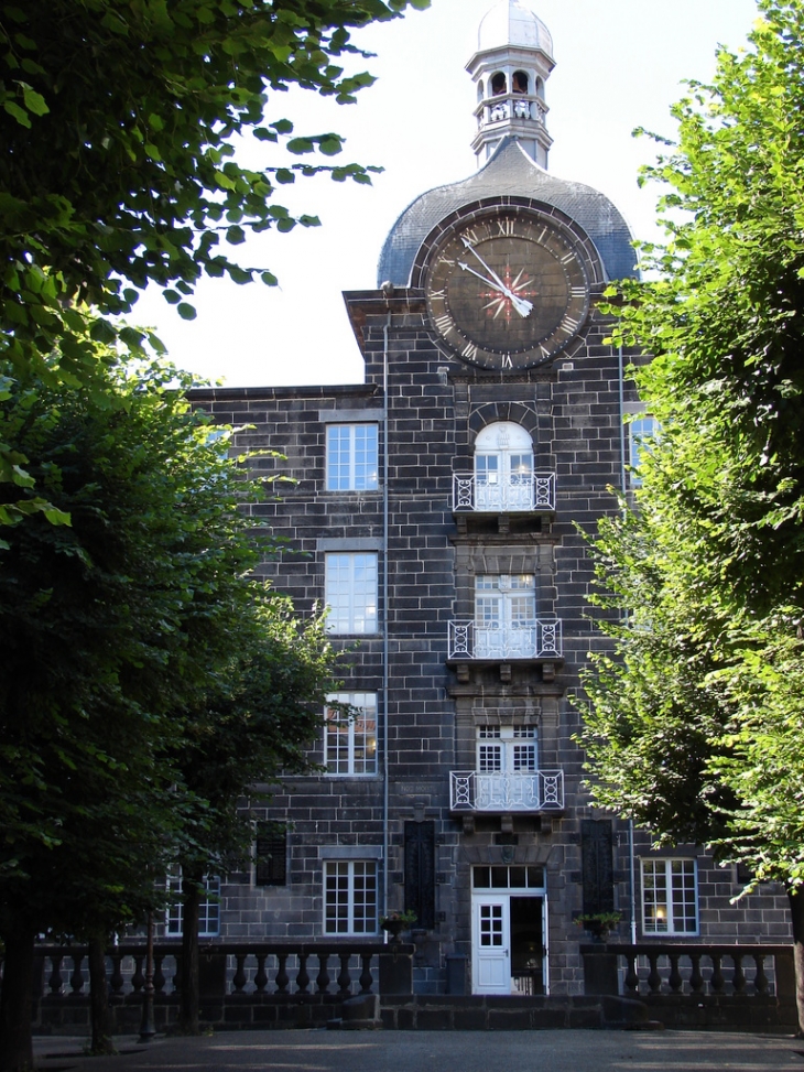 La cour du Collège des Jésuites - Clermont-Ferrand