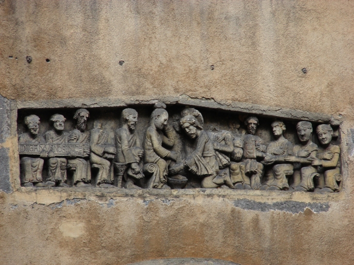 Bas-relief près de la Cathédrale - Clermont-Ferrand