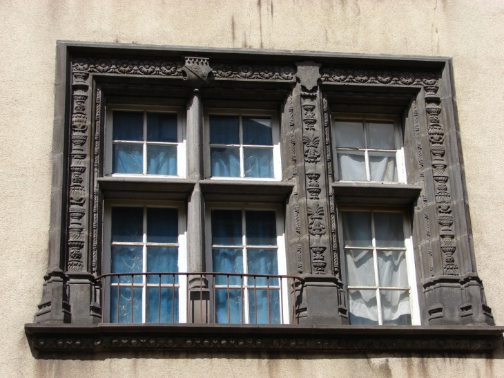 Détails d'une fenêtre à meneaux - Clermont-Ferrand