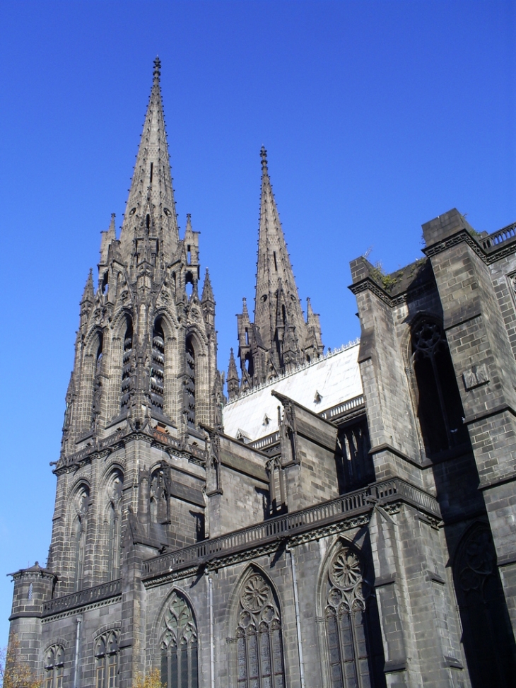 Flèches de la cathédrale de Clermont-Ferrand