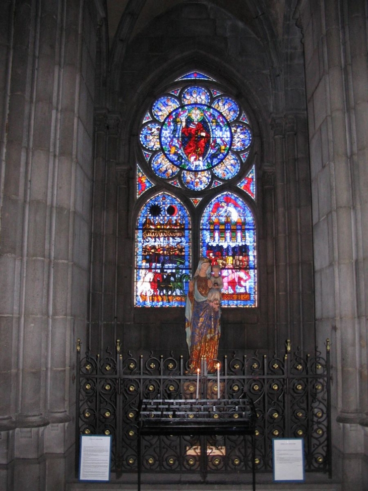 Vierge à l'enfant et vitrail - Clermont-Ferrand