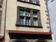Rue Jules Guesde, immeuble avec fenêtres à meneaux