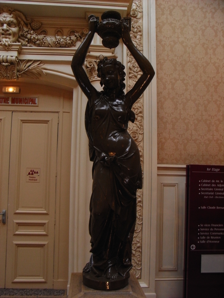 Statue intérieur mairie - La Bourboule