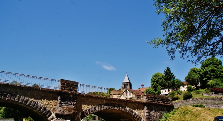 Photo à Montfermy (63230) Le Village Montfermy, 287245