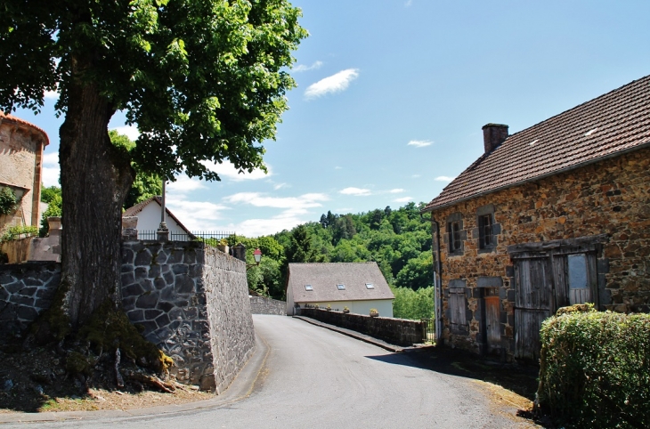 Le Village - Montfermy