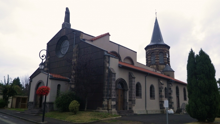 L'église Saint Julien. - Orcines