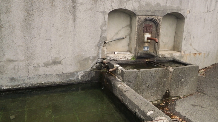Une des fontaines d'Orcines.
