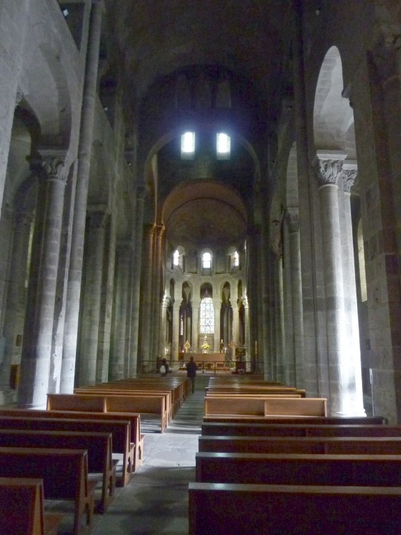Orcival  - Nef de la Basilique Notre Dame