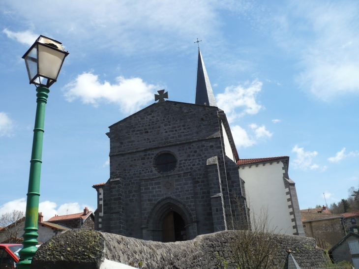  L’église de Pontgibaud, à l’origine chapelle seigneuriale, dut être construite vers le XIème 