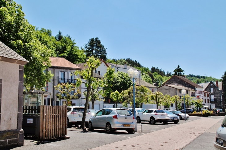 Le Village - Pontgibaud